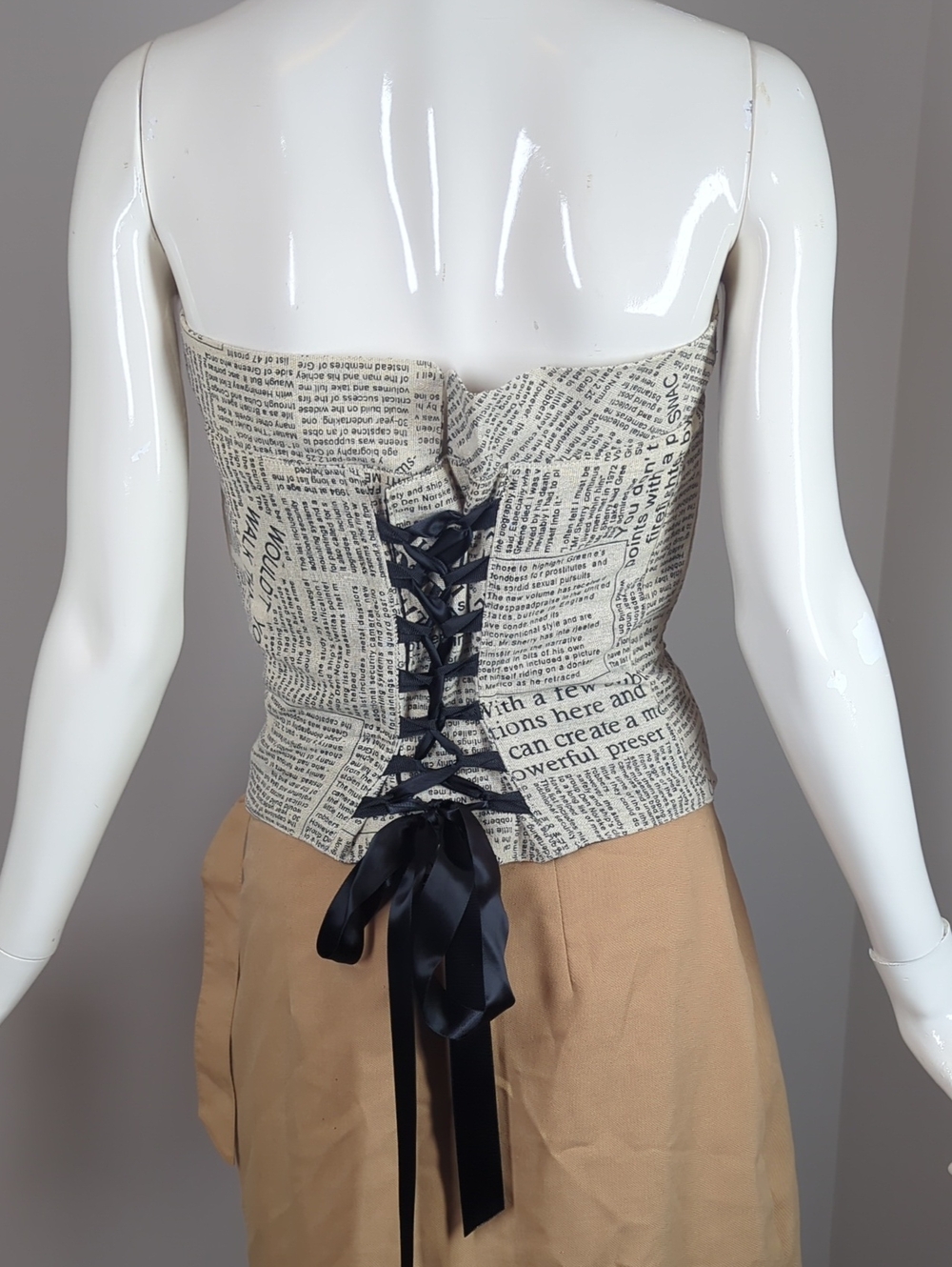 Dibo Bodi Text Print Strapless Newspaper-Style Tube Top - Beige/Black Corset - Picture 5 of 8
